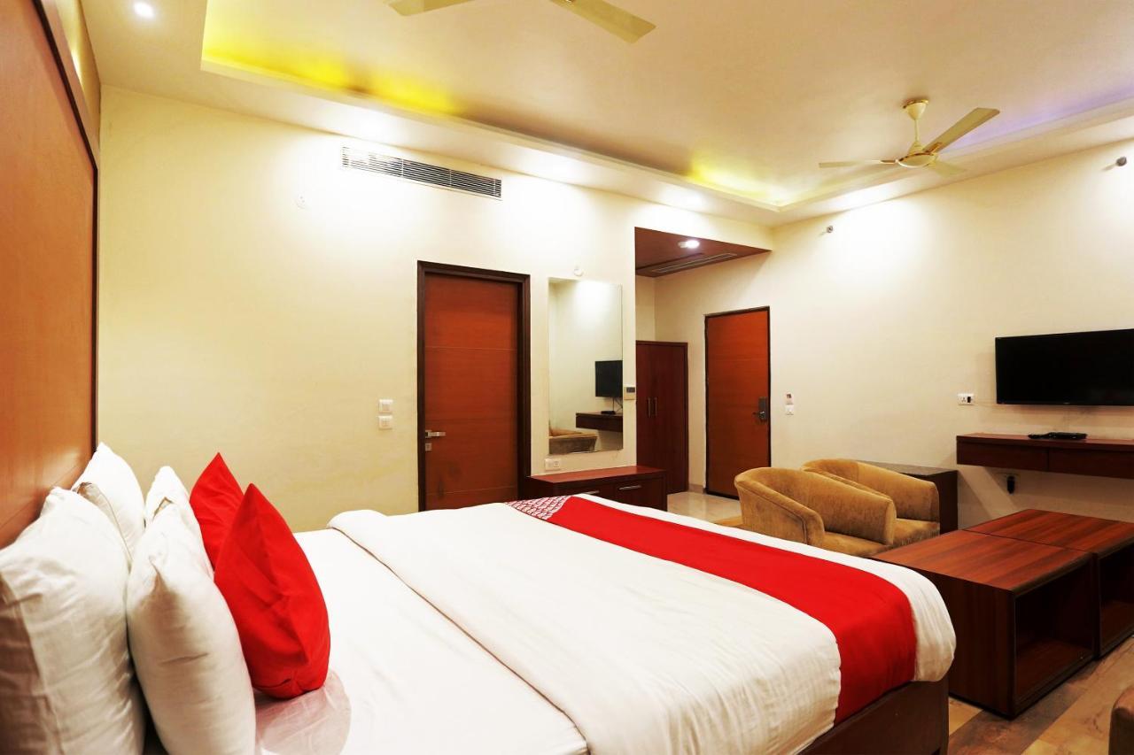 Capital O Green Palms Near Jhilmil Metro Station Hotel New Delhi Luaran gambar