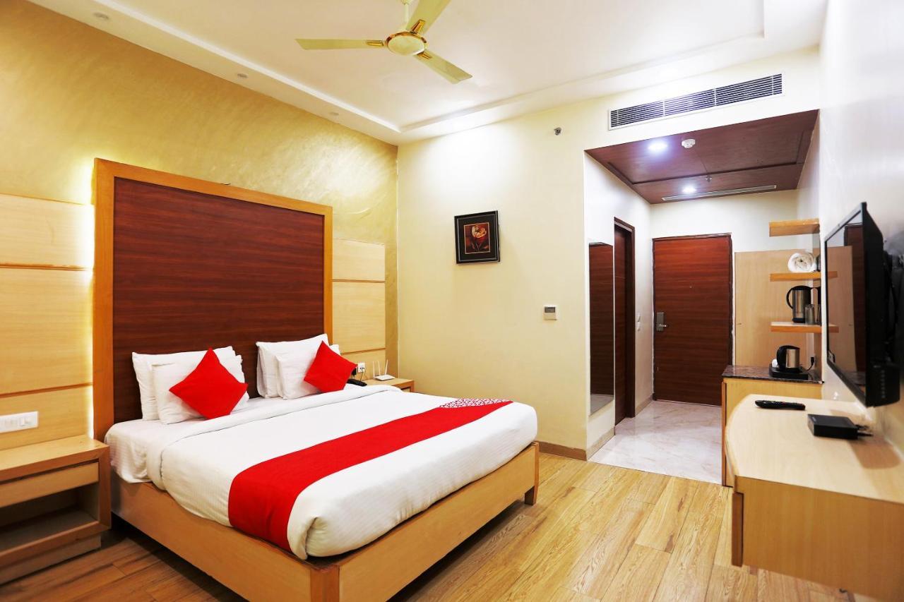 Capital O Green Palms Near Jhilmil Metro Station Hotel New Delhi Luaran gambar