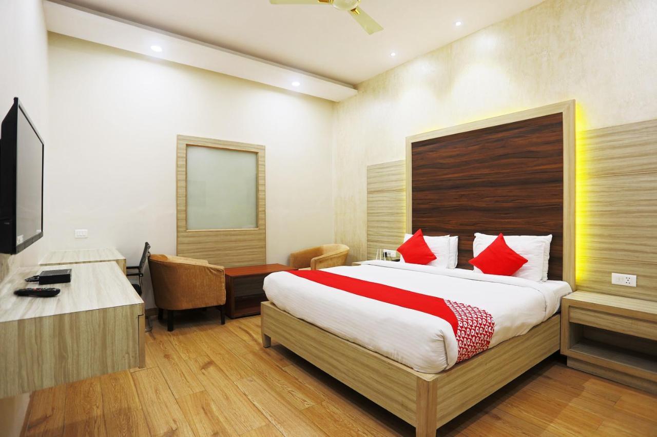 Capital O Green Palms Near Jhilmil Metro Station Hotel New Delhi Luaran gambar