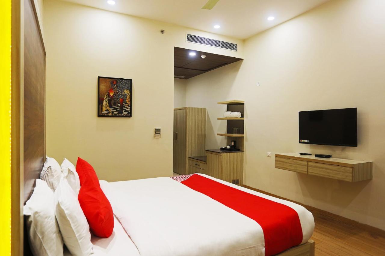 Capital O Green Palms Near Jhilmil Metro Station Hotel New Delhi Luaran gambar