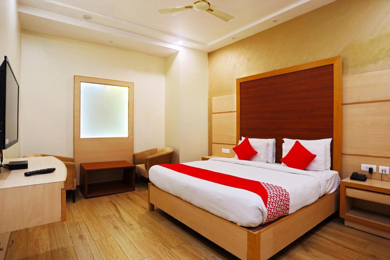 Capital O Green Palms Near Jhilmil Metro Station Hotel New Delhi Luaran gambar