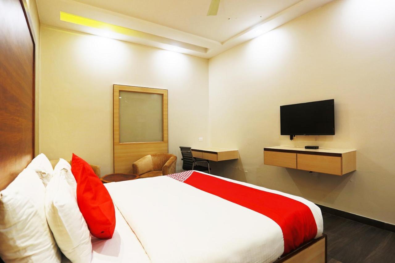 Capital O Green Palms Near Jhilmil Metro Station Hotel New Delhi Luaran gambar