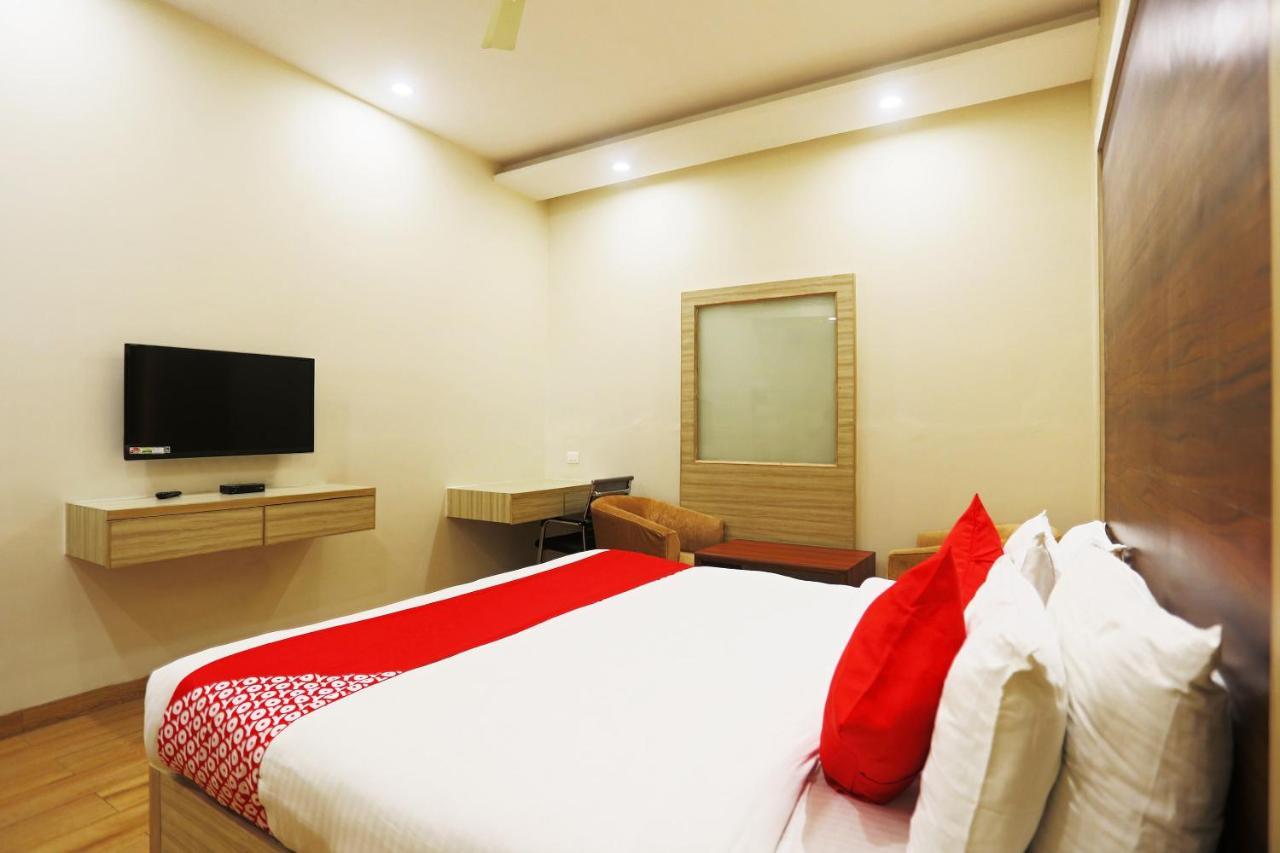 Capital O Green Palms Near Jhilmil Metro Station Hotel New Delhi Luaran gambar