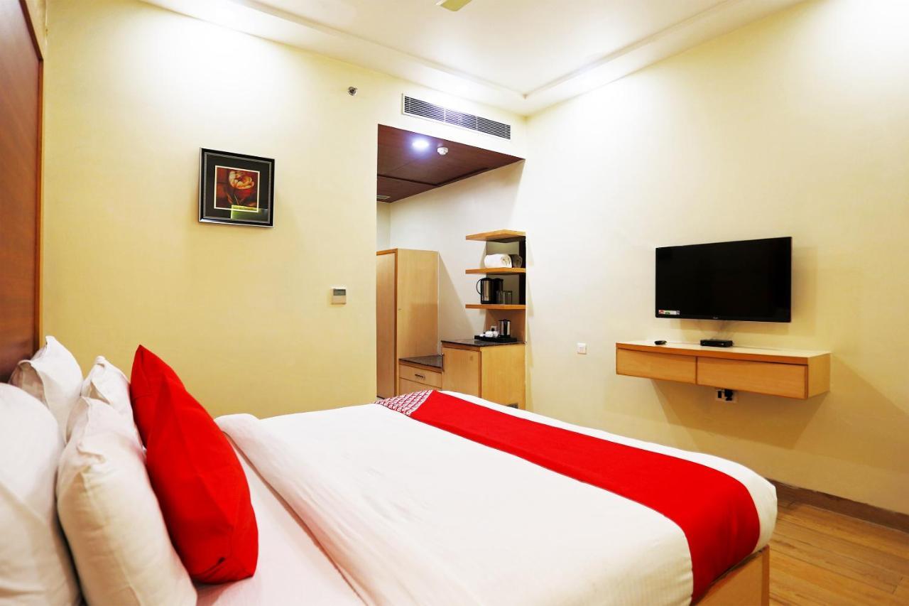 Capital O Green Palms Near Jhilmil Metro Station Hotel New Delhi Luaran gambar
