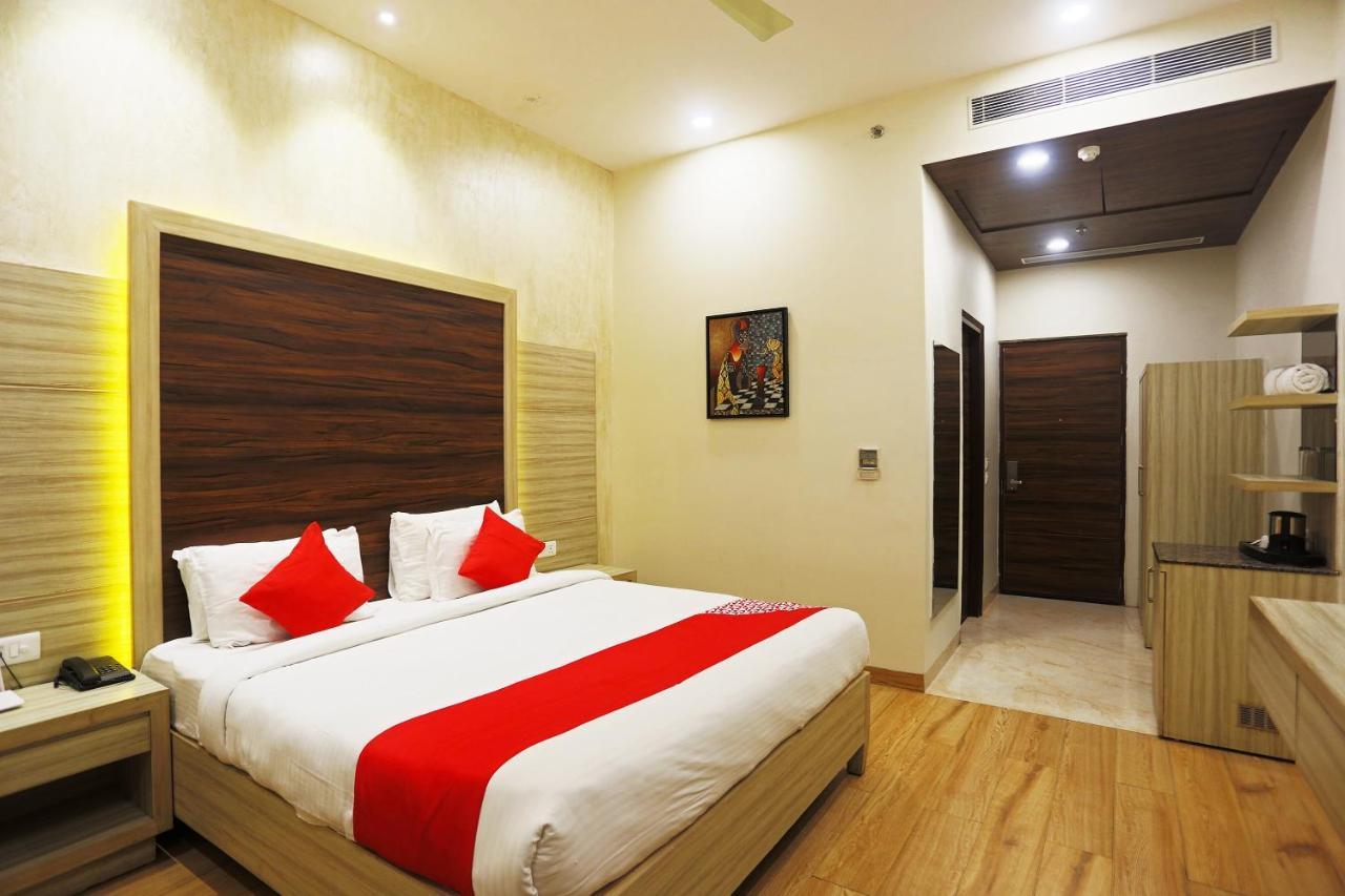 Capital O Green Palms Near Jhilmil Metro Station Hotel New Delhi Luaran gambar